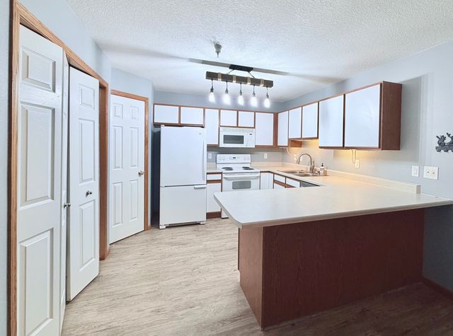 213 E Price Street 202, Eldridge, IA 52748