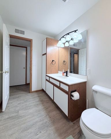 213 E Price Street 202, Eldridge, IA 52748