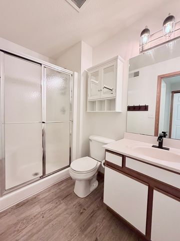 213 E Price Street 202, Eldridge, IA 52748