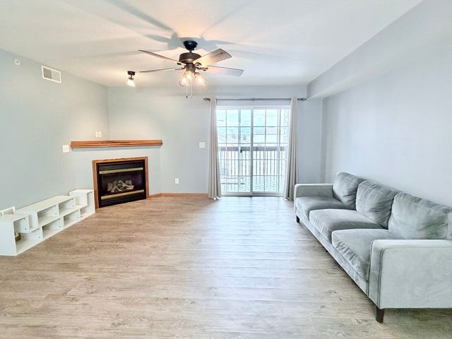 213 E Price Street 202, Eldridge, IA 52748