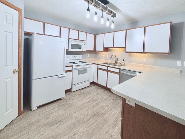 213 E Price Street 202, Eldridge, IA 52748