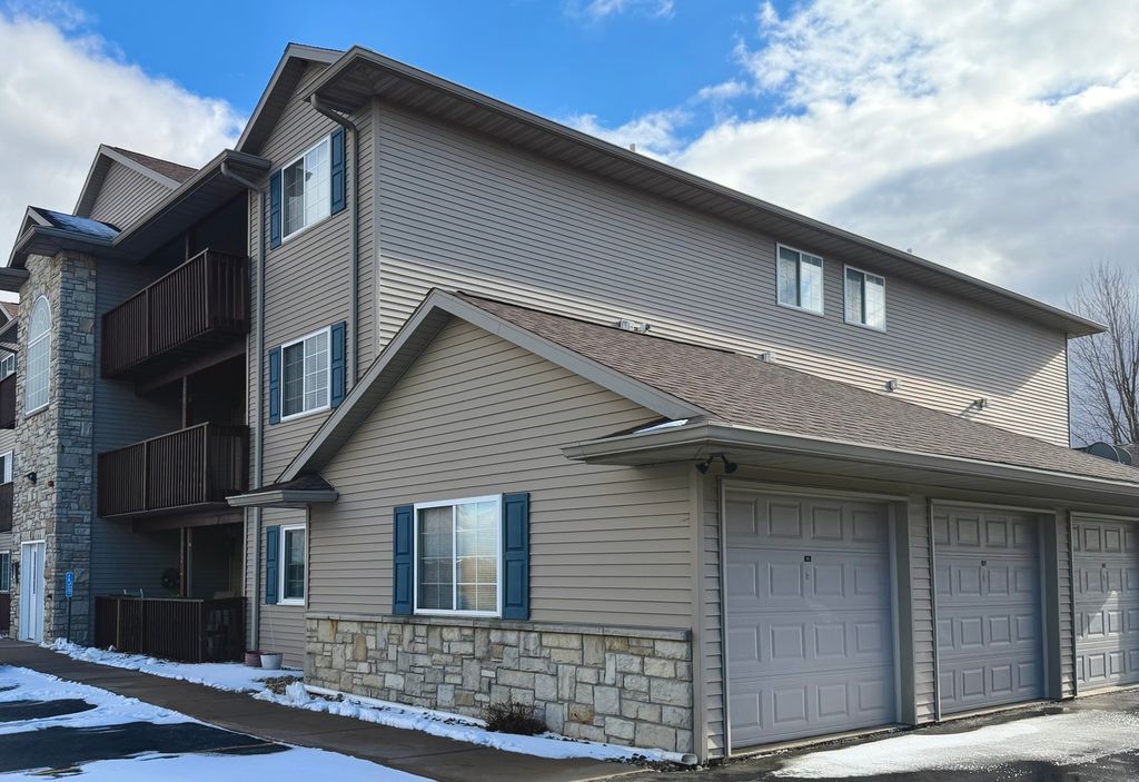 213 E Price Street 202, Eldridge, IA 52748