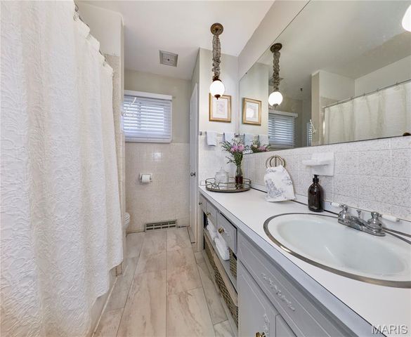 7164 Windy Valley Lane, Pacific, MO 63069