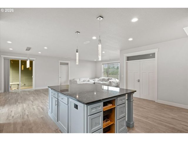4098 Ne PORTLAND Rd, Salem, OR 97301
