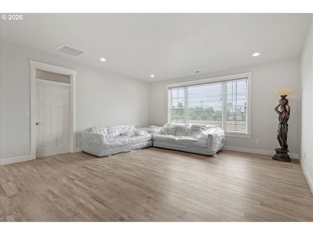 4098 Ne PORTLAND Rd, Salem, OR 97301