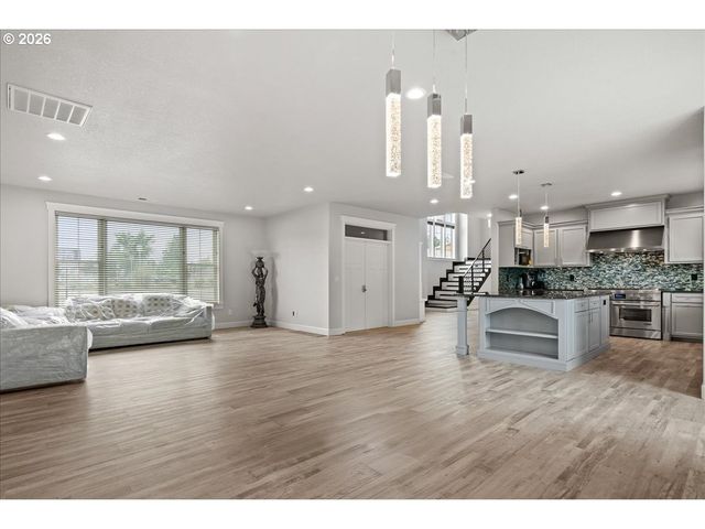 4098 Ne PORTLAND Rd, Salem, OR 97301