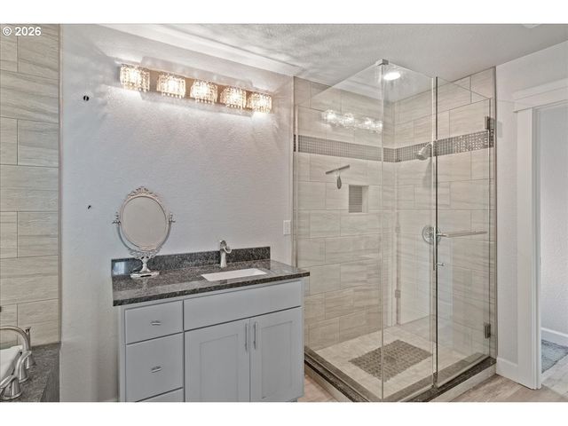 4098 Ne PORTLAND Rd, Salem, OR 97301