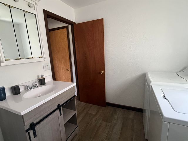 930 Pearl Street, Lamont, IA 50650