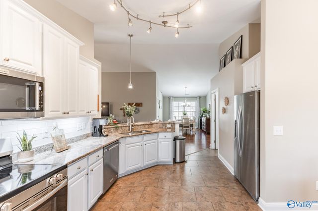 6802 Wintercrest Way SE, Owens Cross Roads, AL 35763