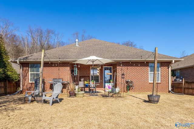 6802 Wintercrest Way SE, Owens Cross Roads, AL 35763