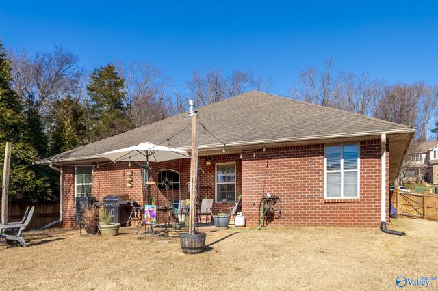 6802 Wintercrest Way SE, Owens Cross Roads, AL 35763