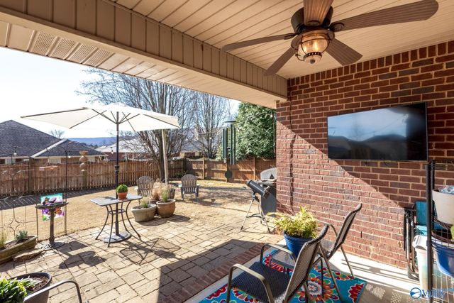 6802 Wintercrest Way SE, Owens Cross Roads, AL 35763