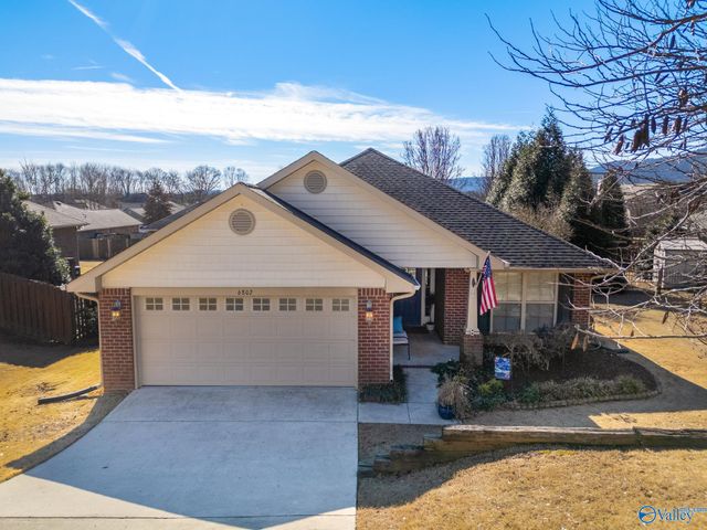 6802 Wintercrest Way SE, Owens Cross Roads, AL 35763