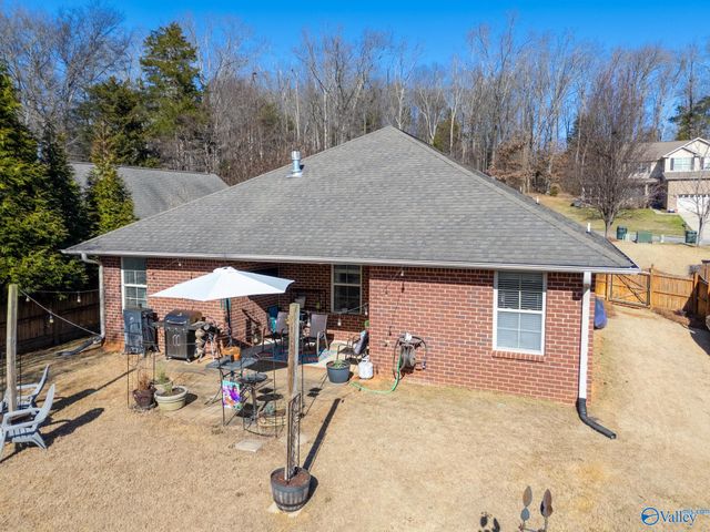 6802 Wintercrest Way SE, Owens Cross Roads, AL 35763