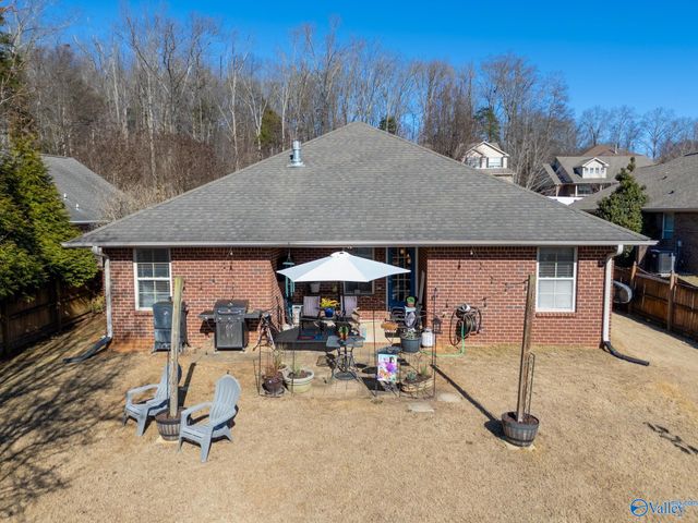 6802 Wintercrest Way SE, Owens Cross Roads, AL 35763
