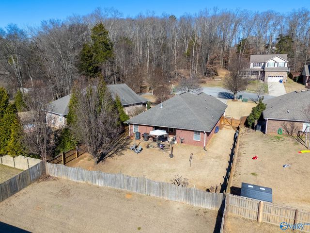 6802 Wintercrest Way SE, Owens Cross Roads, AL 35763