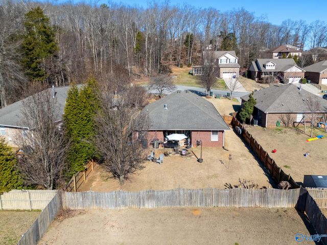 6802 Wintercrest Way SE, Owens Cross Roads, AL 35763