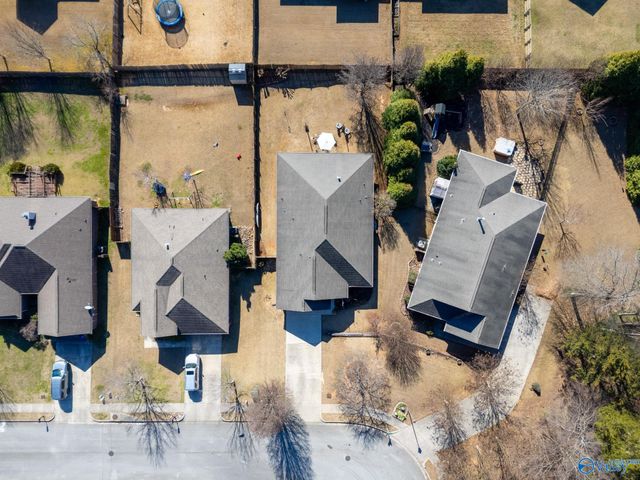 6802 Wintercrest Way SE, Owens Cross Roads, AL 35763