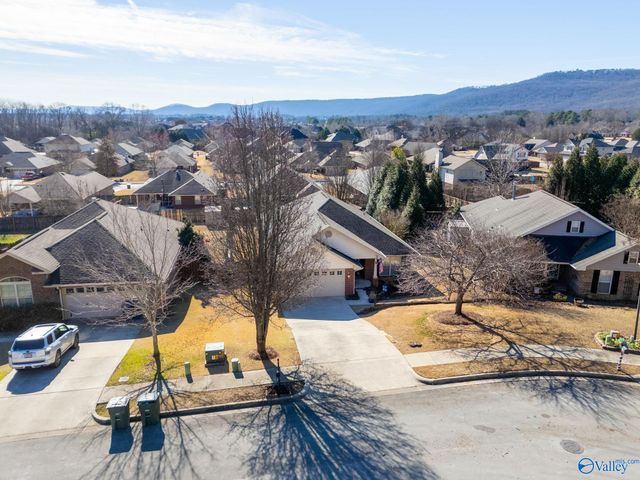 6802 Wintercrest Way SE, Owens Cross Roads, AL 35763