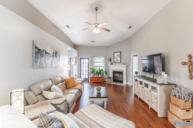 6802 Wintercrest Way SE, Owens Cross Roads, AL 35763