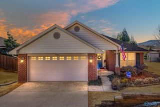 6802 Wintercrest Way SE, Owens Cross Roads, AL 35763