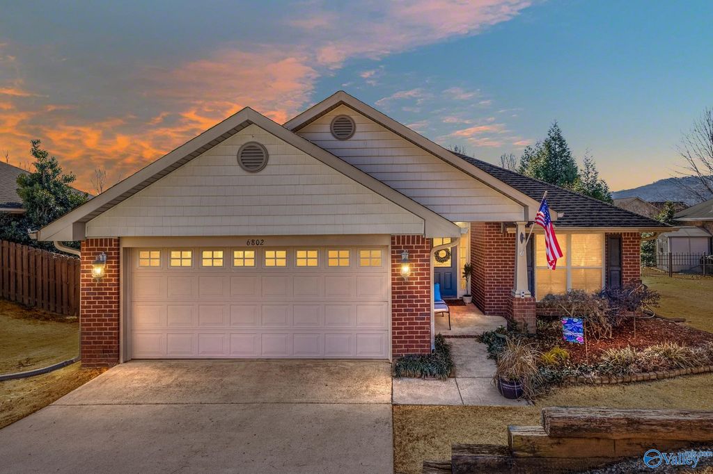 6802 Wintercrest Way SE, Owens Cross Roads, AL 35763