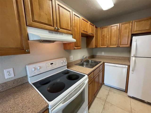 13686 ORANGE SUNSET DR 201, Tampa, FL 33618