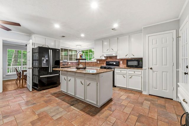 2407 Carriage Ridge Lane, Conroe, TX 77384