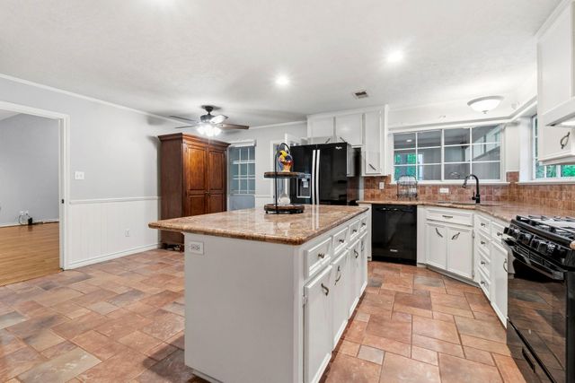 2407 Carriage Ridge Lane, Conroe, TX 77384