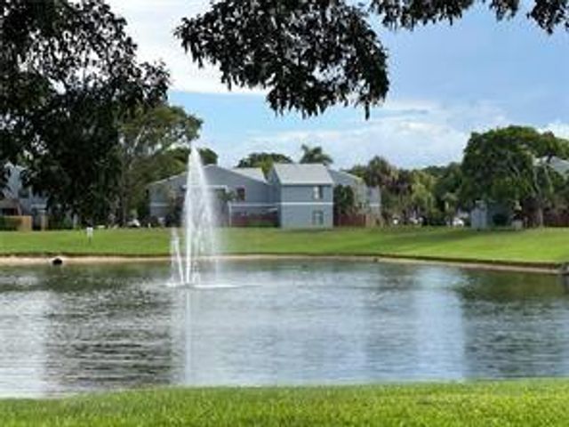 24 Crossings Circle H, Boynton Beach, FL 33435