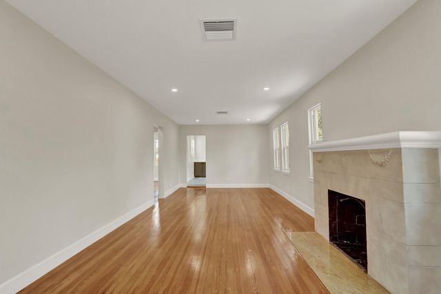 842 Selkirk Street, West Palm Beach, FL 33405