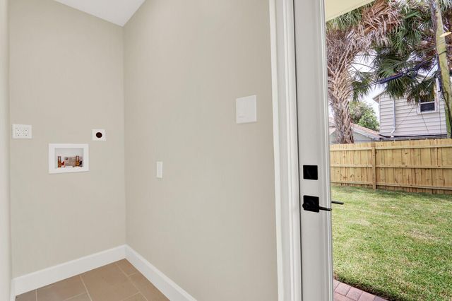 842 Selkirk Street, West Palm Beach, FL 33405