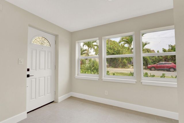 842 Selkirk Street, West Palm Beach, FL 33405