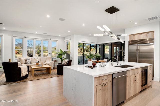 37200 N CAVE CREEK Road 1108, Scottsdale, AZ 85262