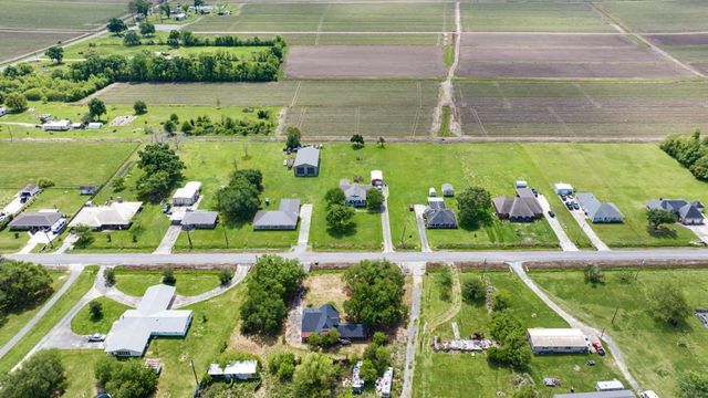 319 Isle Of Cuba Road, Schriever, LA 70395