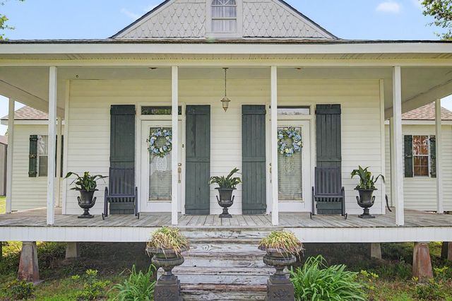 319 Isle Of Cuba Road, Schriever, LA 70395