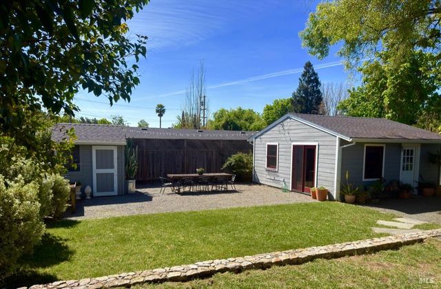 820 Cecelia Dr, Glen Ellen, CA 95442