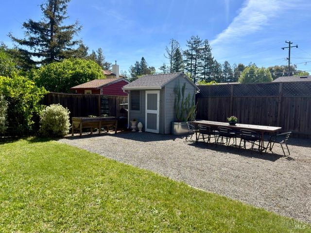 820 Cecelia Dr, Glen Ellen, CA 95442