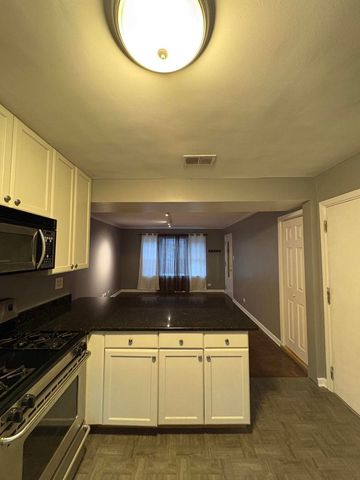 129 Elmwood Avenue 2S, Evanston, IL 60202