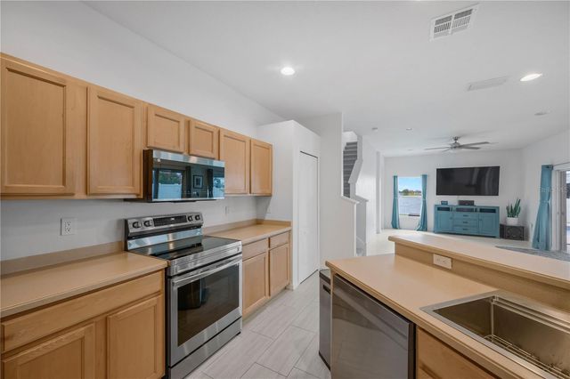 1548 MIRA LAGO CIRCLE, Ruskin, FL 33570