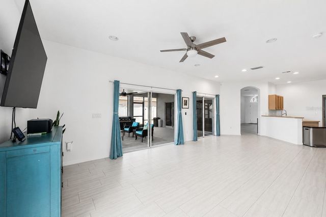 1548 MIRA LAGO CIRCLE, Ruskin, FL 33570