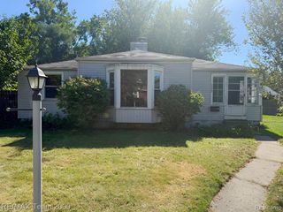15240 Crescentwood Avenue, Eastpointe, MI 48021