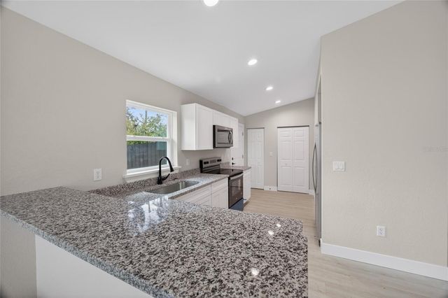 206 NW 9TH AVE, Ocala, FL 34475