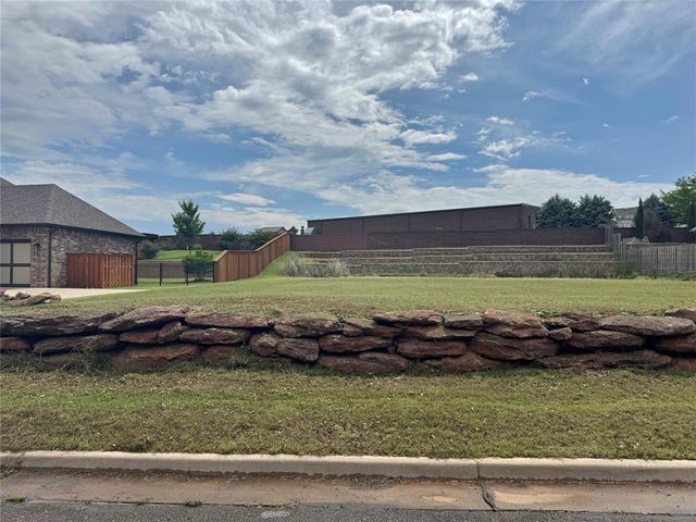 2932 Lakeshire Ridge Way, Edmond, OK 73034
