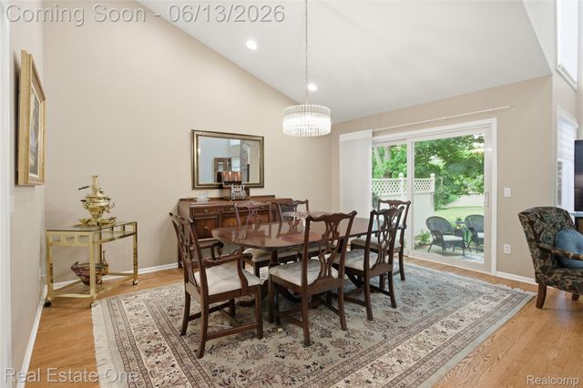 6011 Simsbury Court 12, West Bloomfield Charter Township, MI 48322