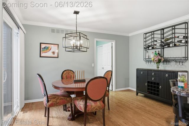 6011 Simsbury Court 12, West Bloomfield Charter Township, MI 48322