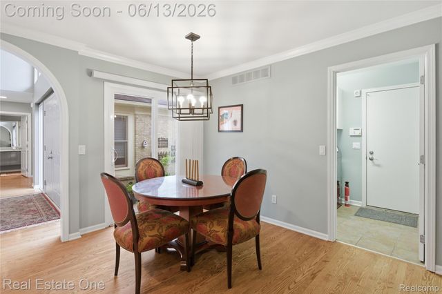 6011 Simsbury Court 12, West Bloomfield Charter Township, MI 48322
