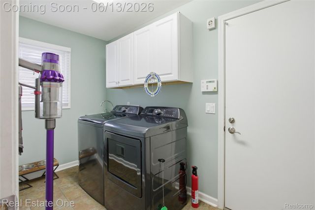 6011 Simsbury Court 12, West Bloomfield Charter Township, MI 48322