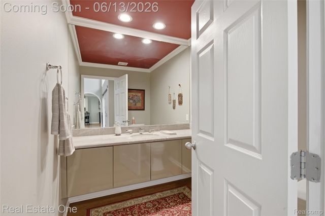 6011 Simsbury Court 12, West Bloomfield Charter Township, MI 48322