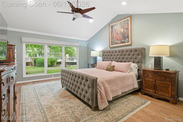 6011 Simsbury Court 12, West Bloomfield Charter Township, MI 48322